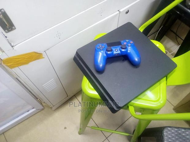 Black Playstation 4 Slim