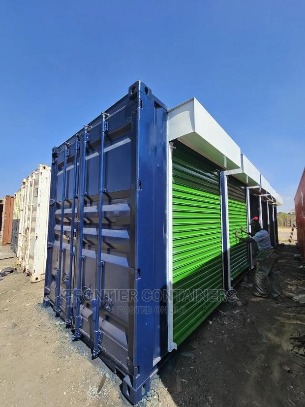 40ft Container With 6 Stalls - main view