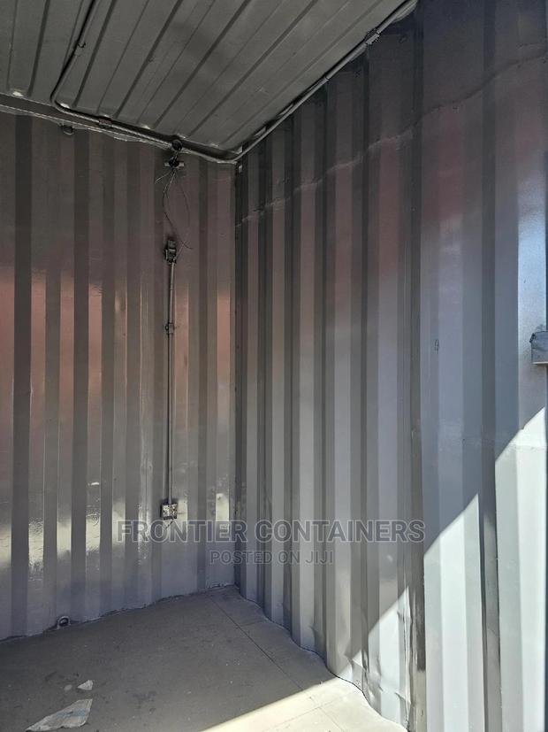 40ft Container With 6 Stalls - thumbnail 3