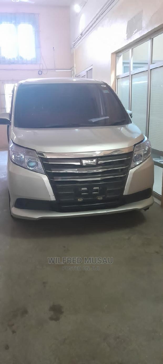 Toyota Noah 2014 Silver