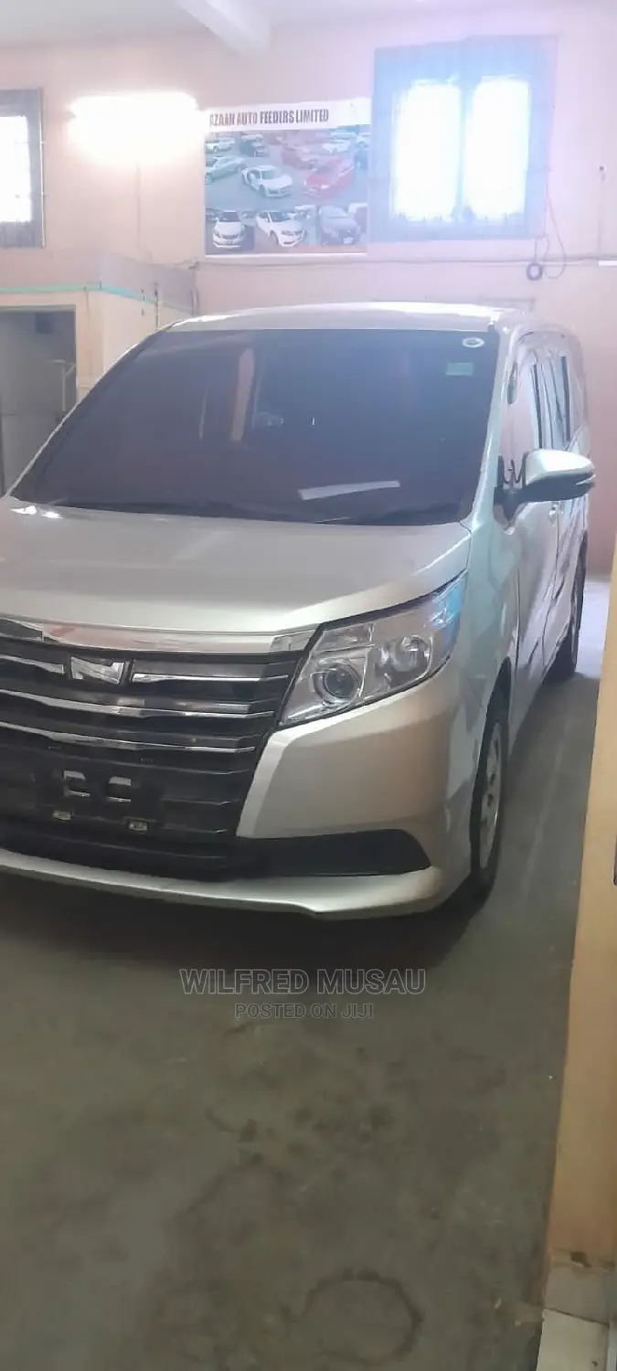 Toyota Noah 2014 Silver