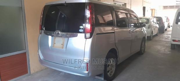 Toyota Noah 2014 Silver - thumbnail 4