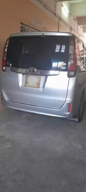 Toyota Noah 2014 Silver