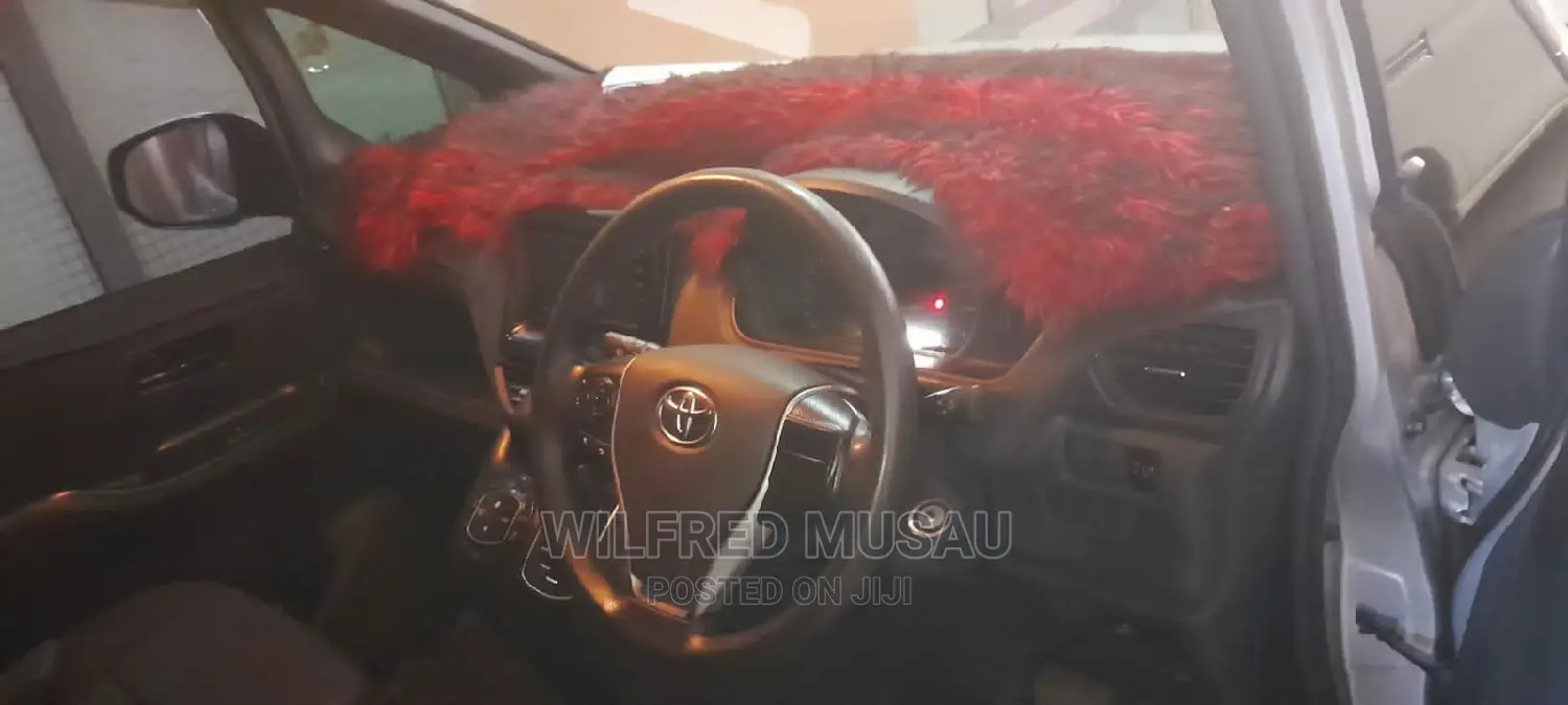 Toyota Noah 2014 Silver