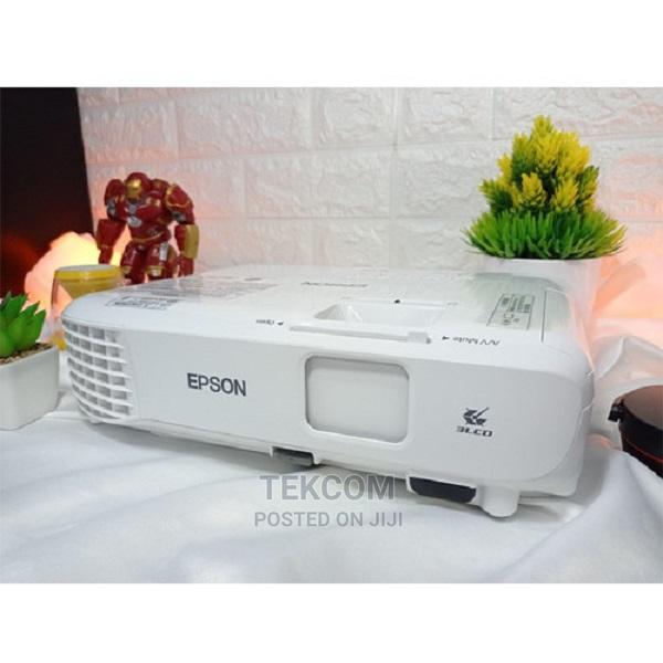 Epson EB W06 WXGA 3LCD Projector 3700 Lumens