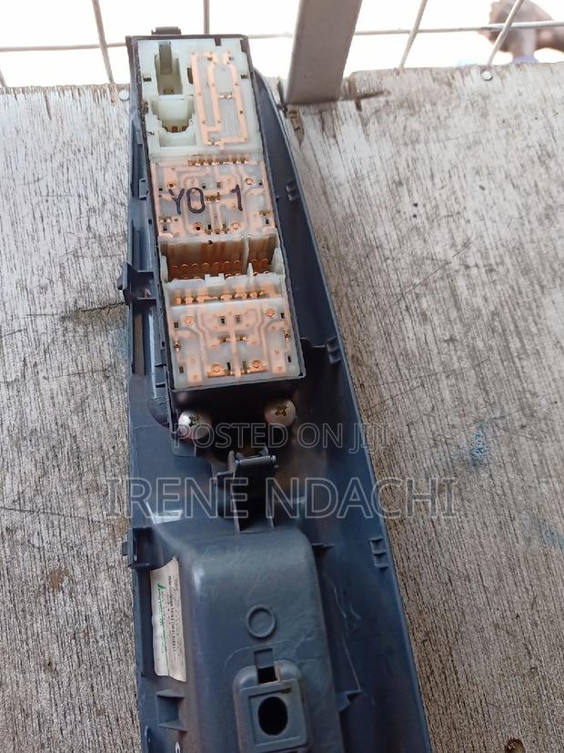 Subaru Y01B Switch - thumbnail 2