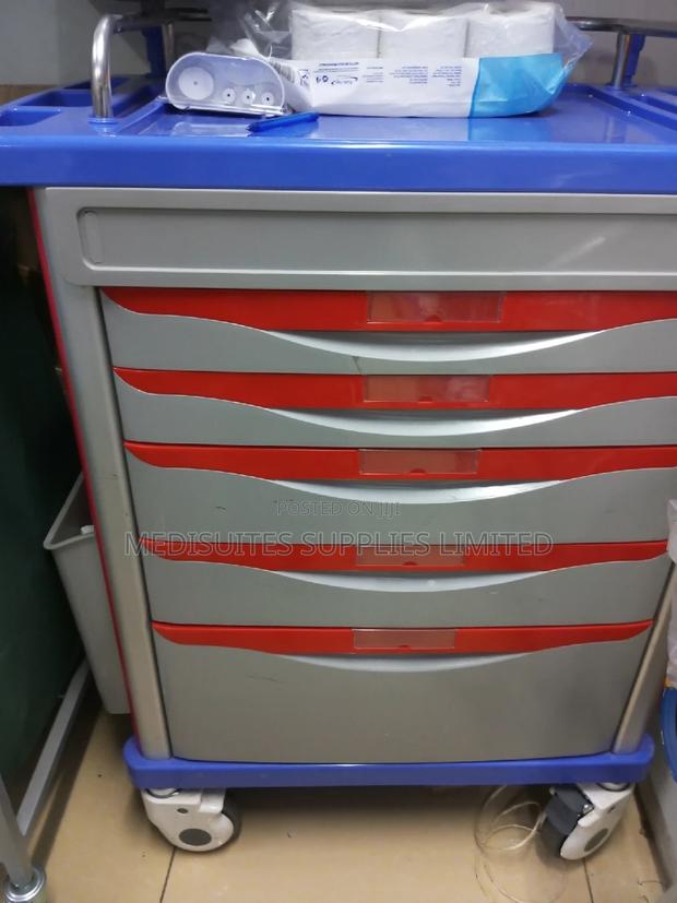 Emergency Trolley/Crash Cart.