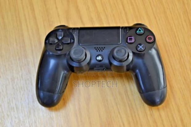 Sony Pes4 Game Controllers - main view