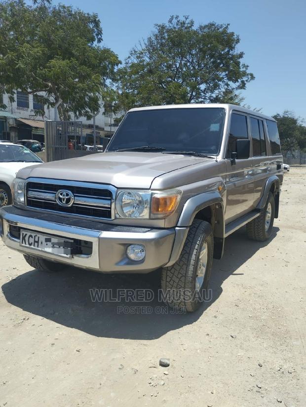 Toyota Land Cruiser 2017 Silver - thumbnail 3