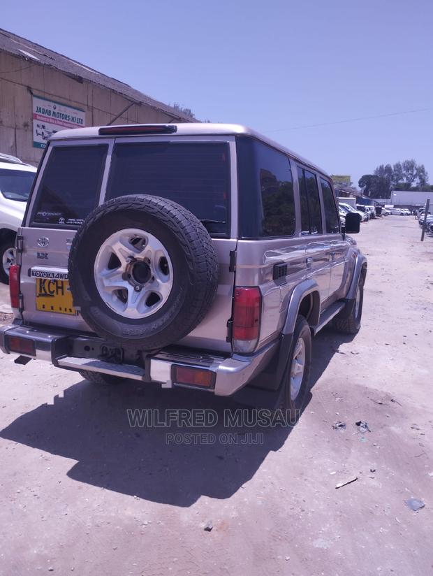 Toyota Land Cruiser 2017 Silver - thumbnail 4