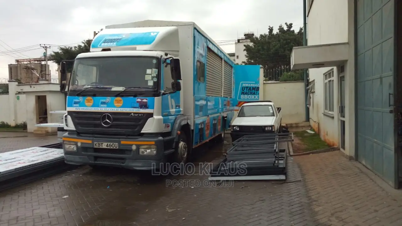 Roadshow Trucks for Hire - 30ft Truck