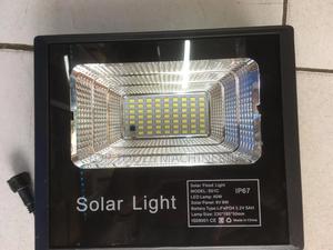 40 Watts Solar Flood Light IP67 - thumbnail 2