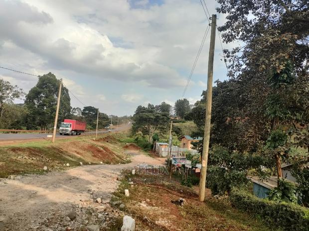 1 Acre Nyeri/ Skuta Touching Tarmac - thumbnail 5