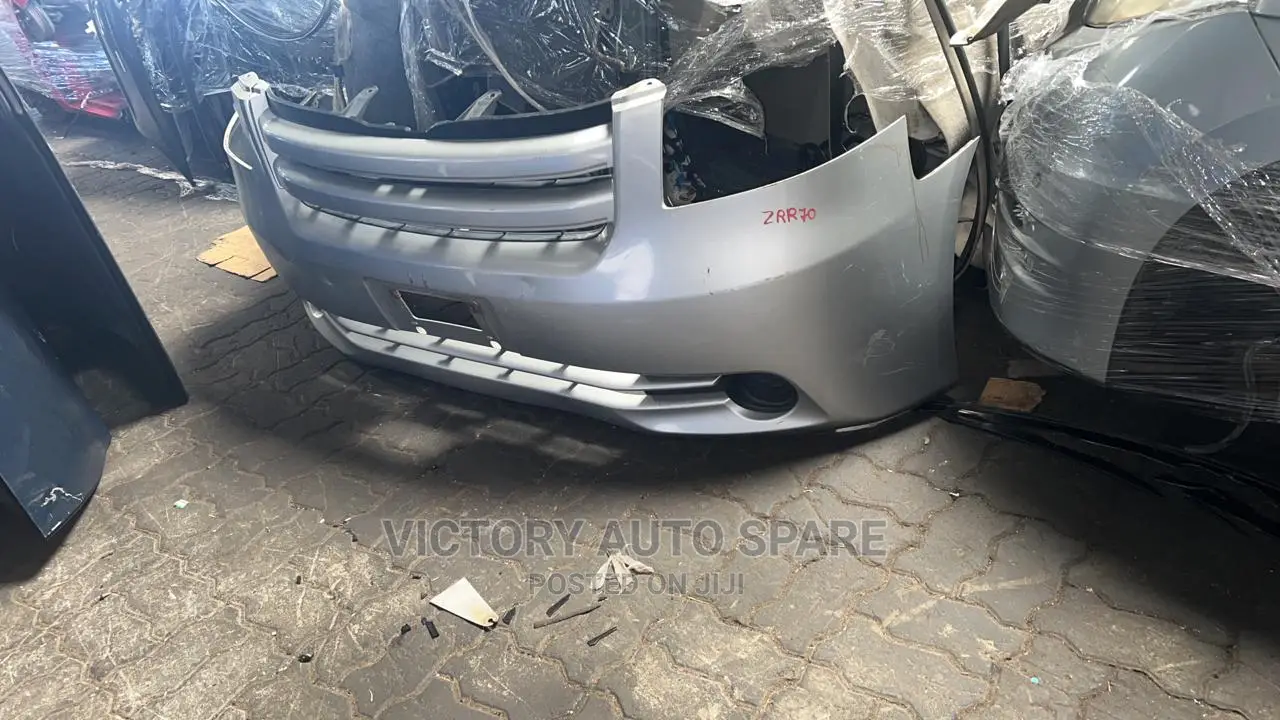 Noah Front Bumper 2008/2009 Zr70