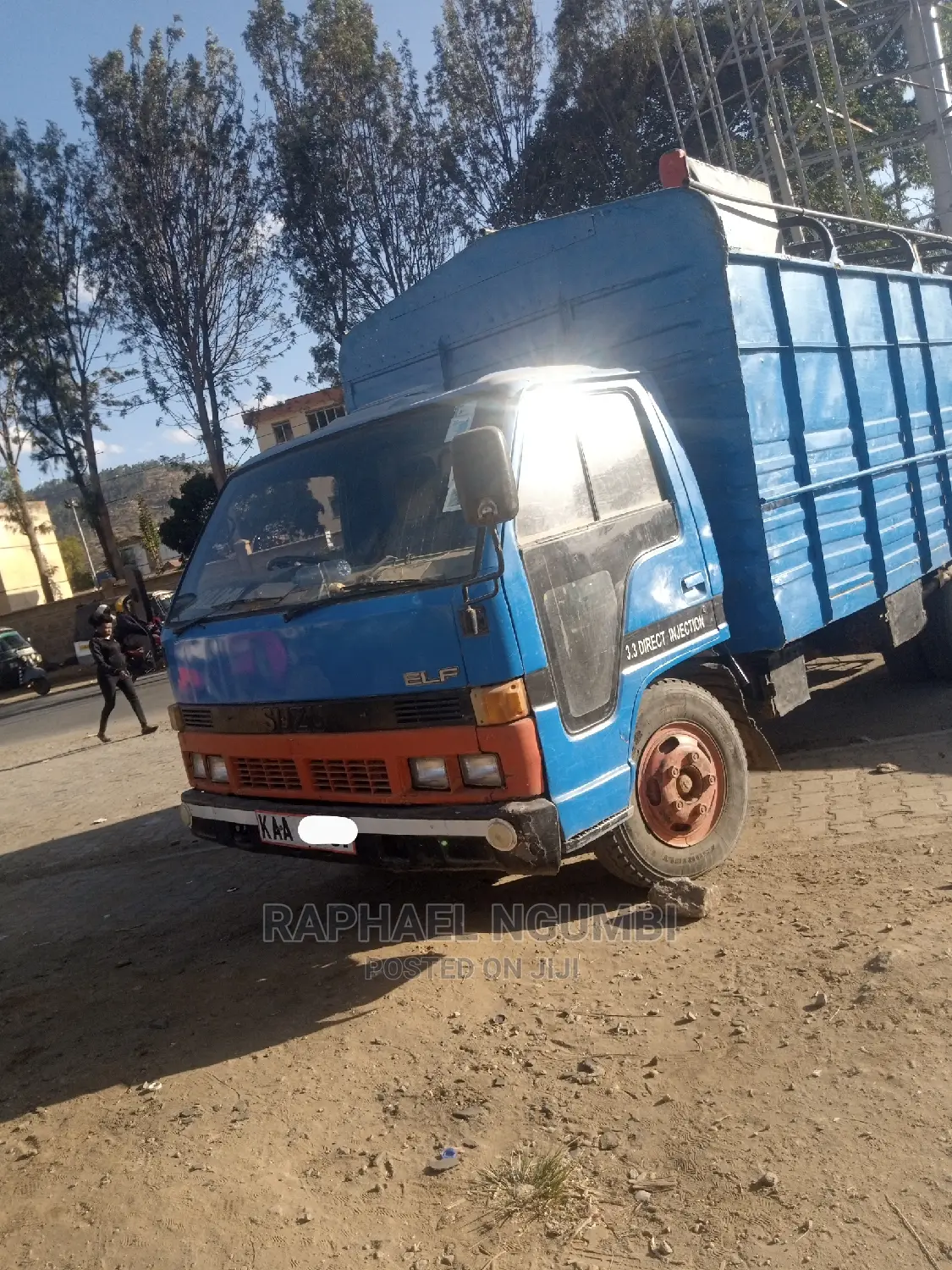 A Isuzu Elf 3.3 Canter
