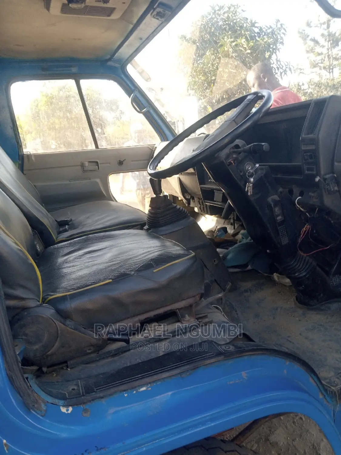 A Isuzu Elf 3.3 Canter