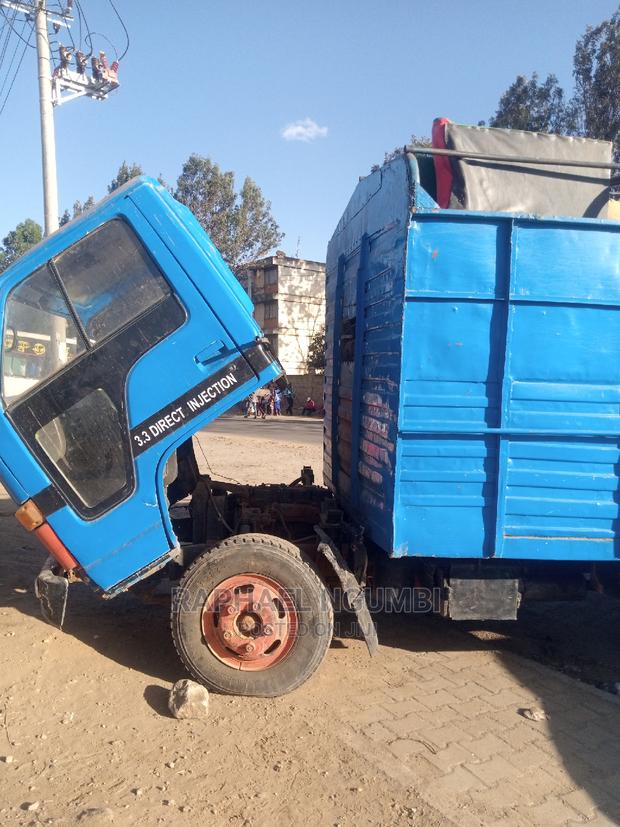 A Isuzu Elf 3.3 Canter - thumbnail 4