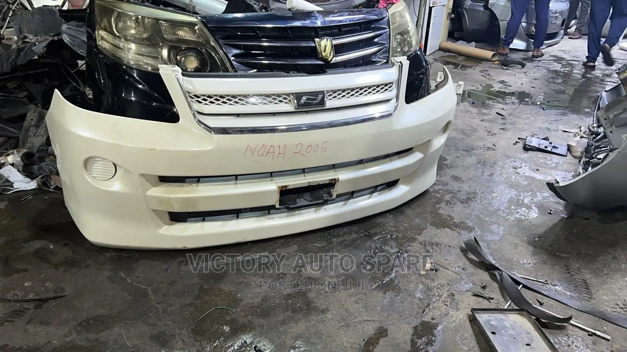 Noah Front Bumper 2005/2006