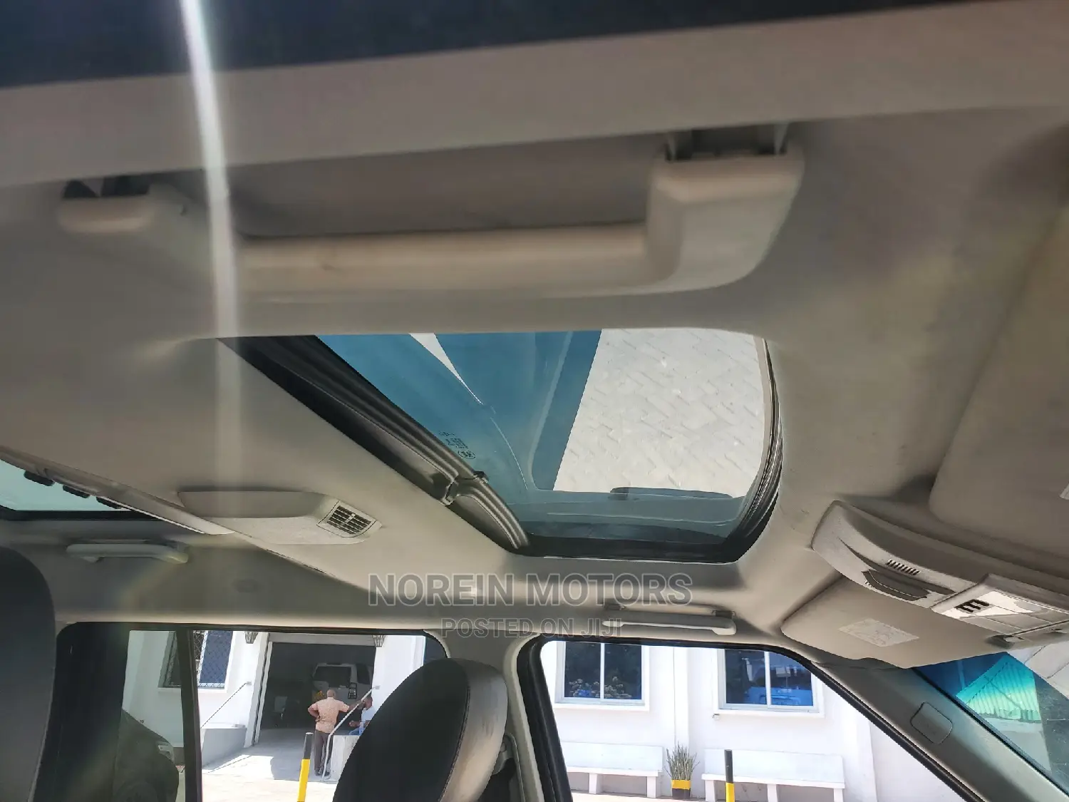 Land Rover Discovery 2015 White