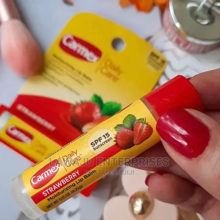 Carmex Chap Stick SPF 15 Strawberry Lip Balm