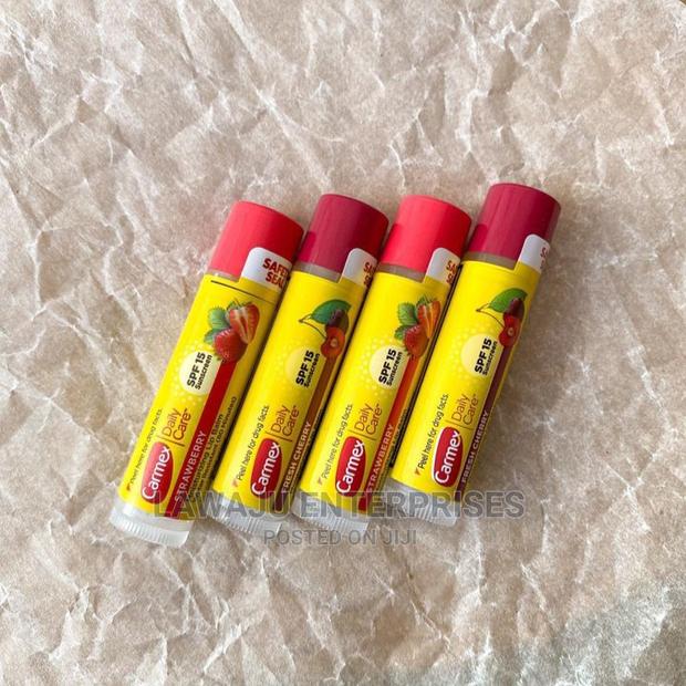 Carmex Chap Stick SPF 15 Strawberry Lip Balm - thumbnail 3