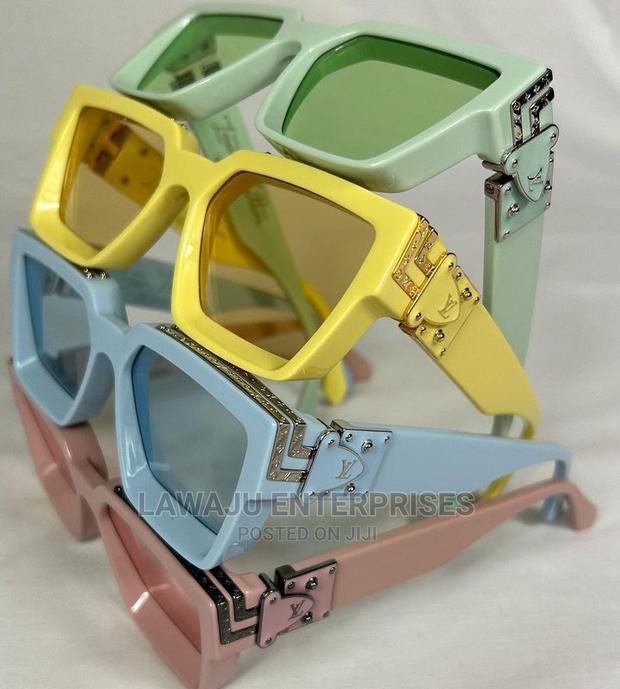 Classy Louis Vuitton Shades - thumbnail 3