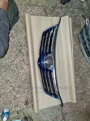 Toyota Avensis 2010 Grill