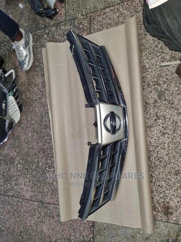 Nissan Tiida 2010 Grill