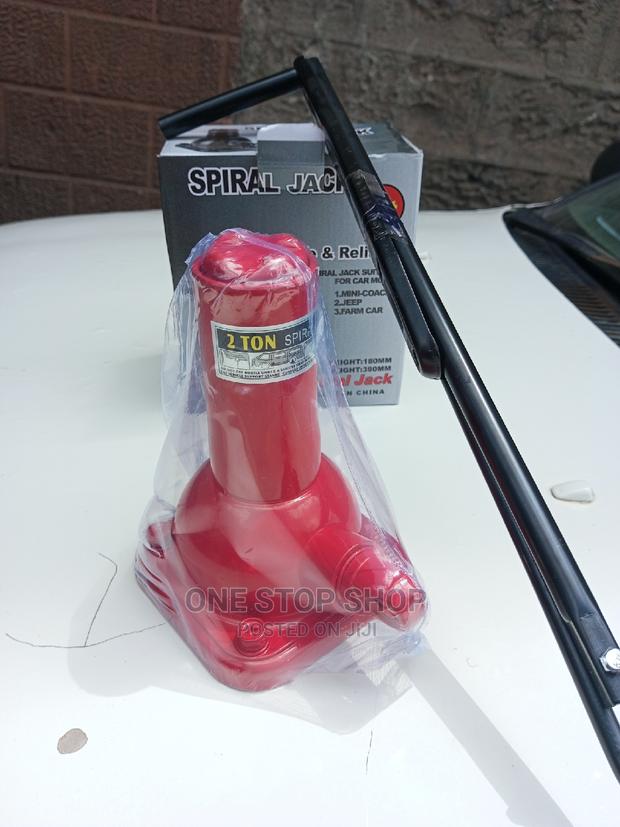 Brand New 2ton Spiral Red Jack - main view