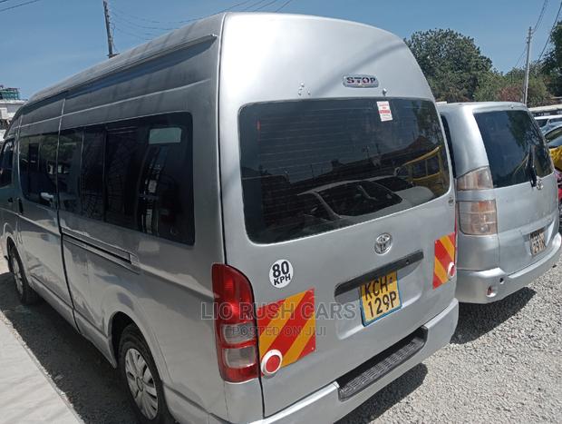 Toyota HiAce 2009 Silver - thumbnail 2