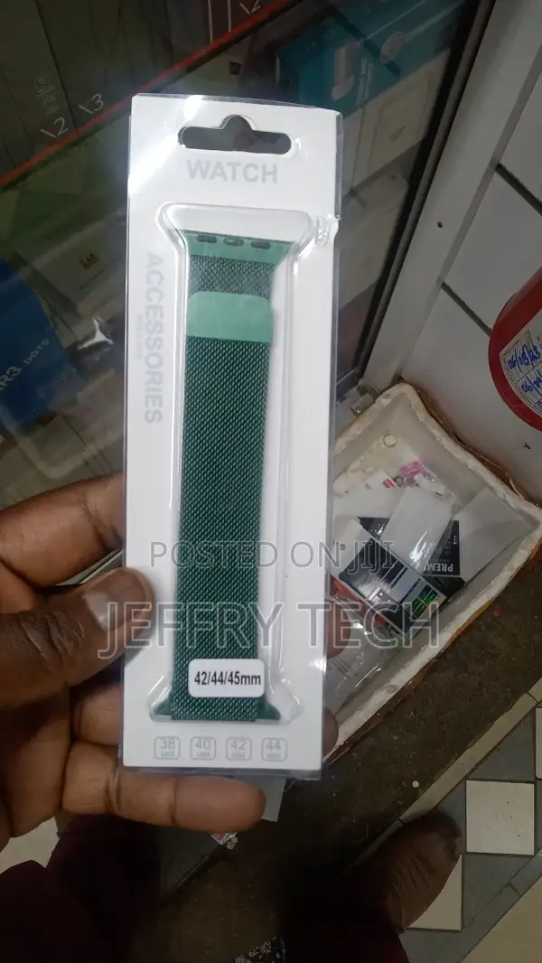 Stainless Steel 42mm/44mm Milanese Loop Band With Magnetic C