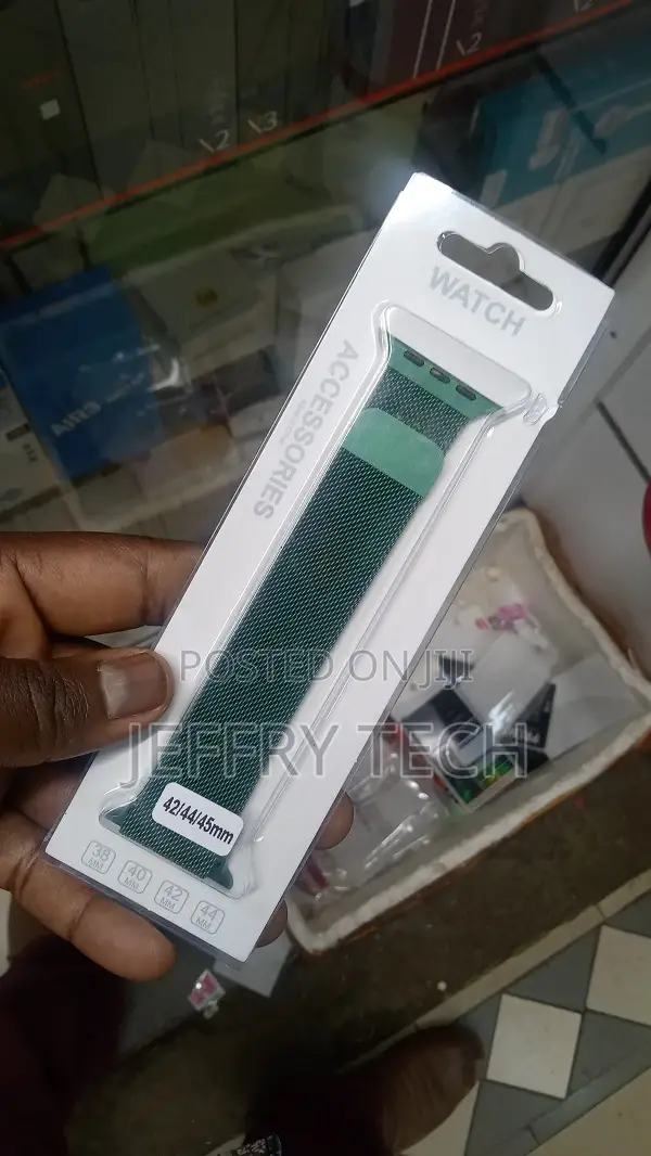 Stainless Steel 42mm/44mm Milanese Loop Band With Magnetic C
