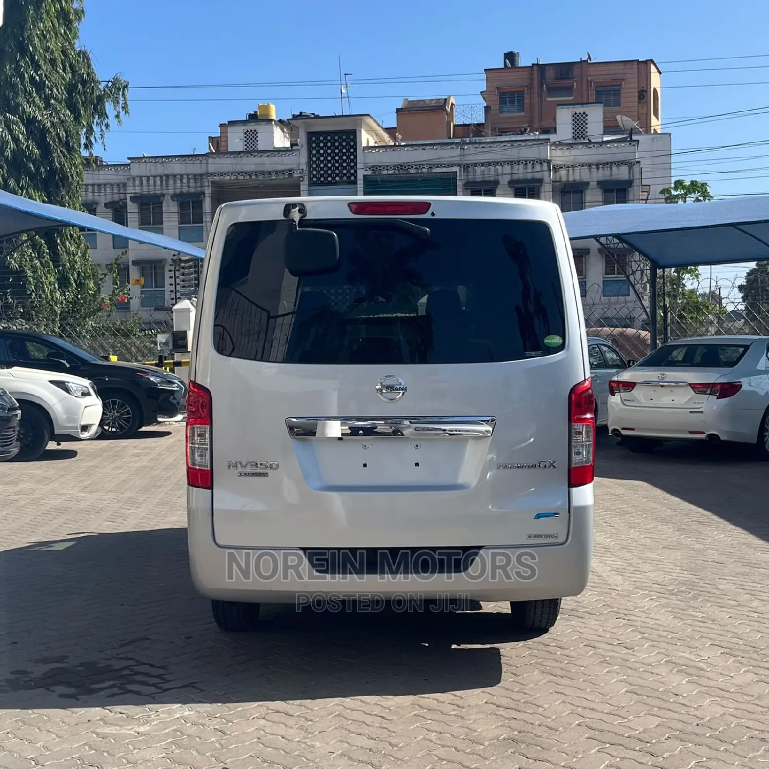 Nissan NV3500 2015 Silver