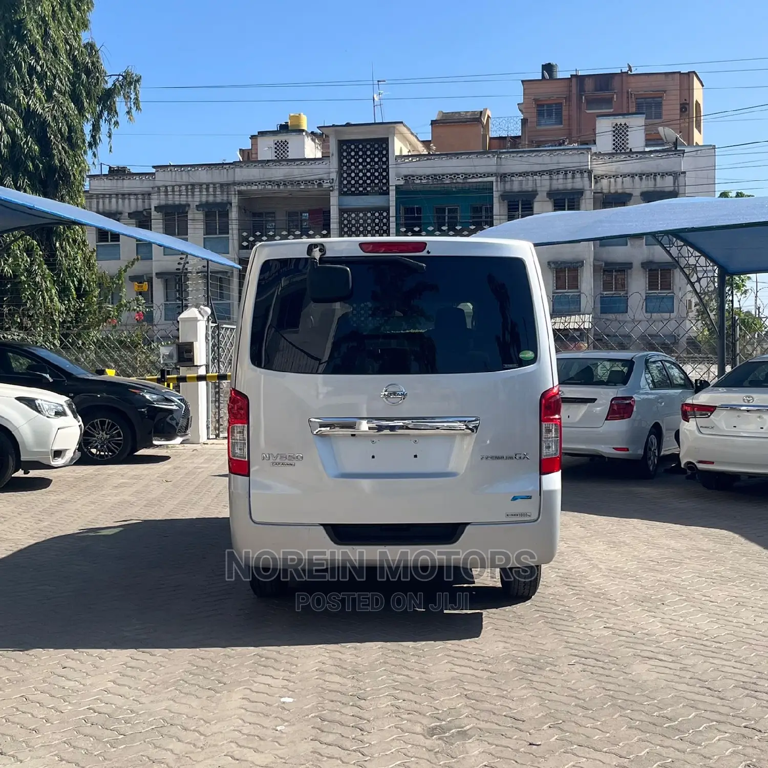 Nissan NV3500 2015 Silver