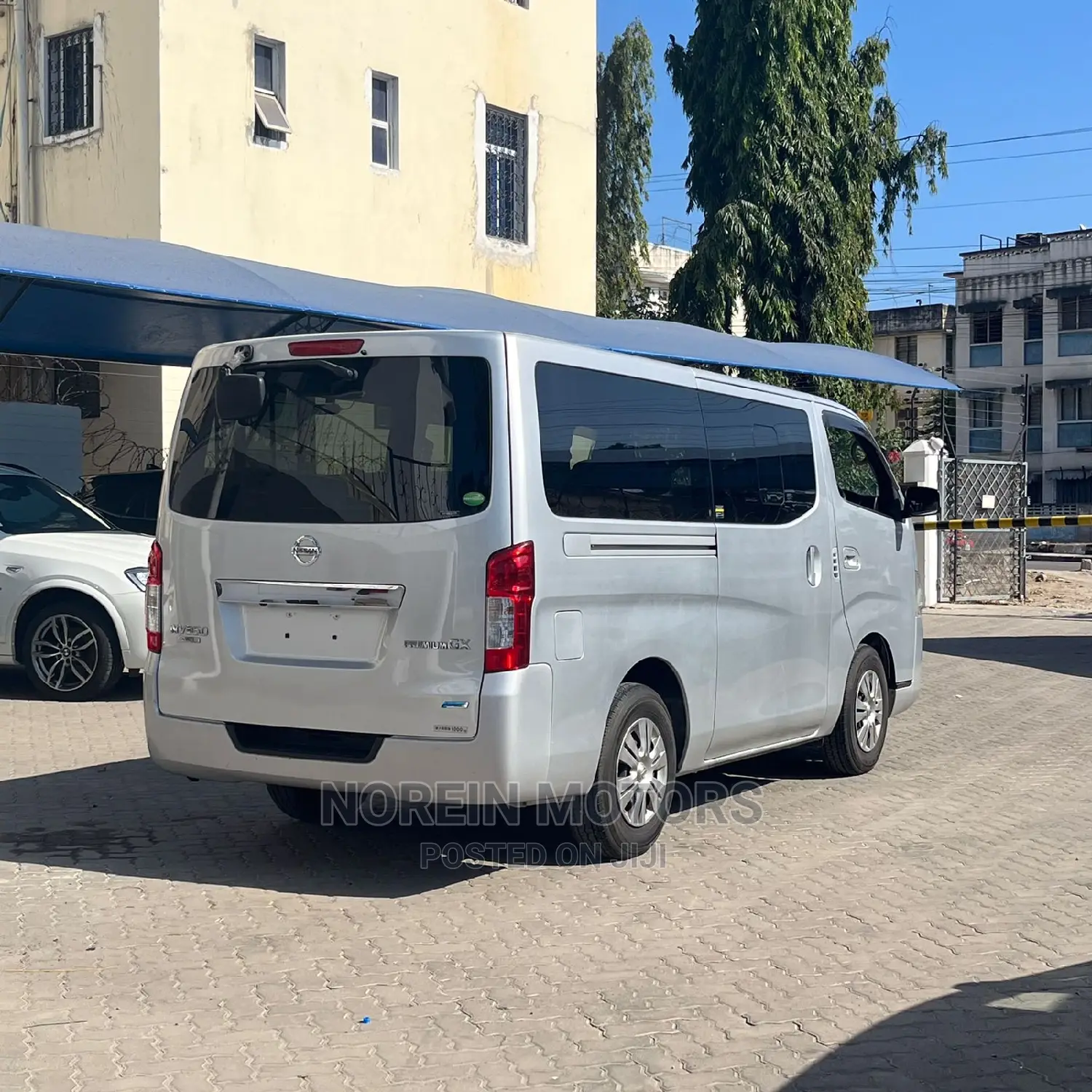 Nissan NV3500 2015 Silver