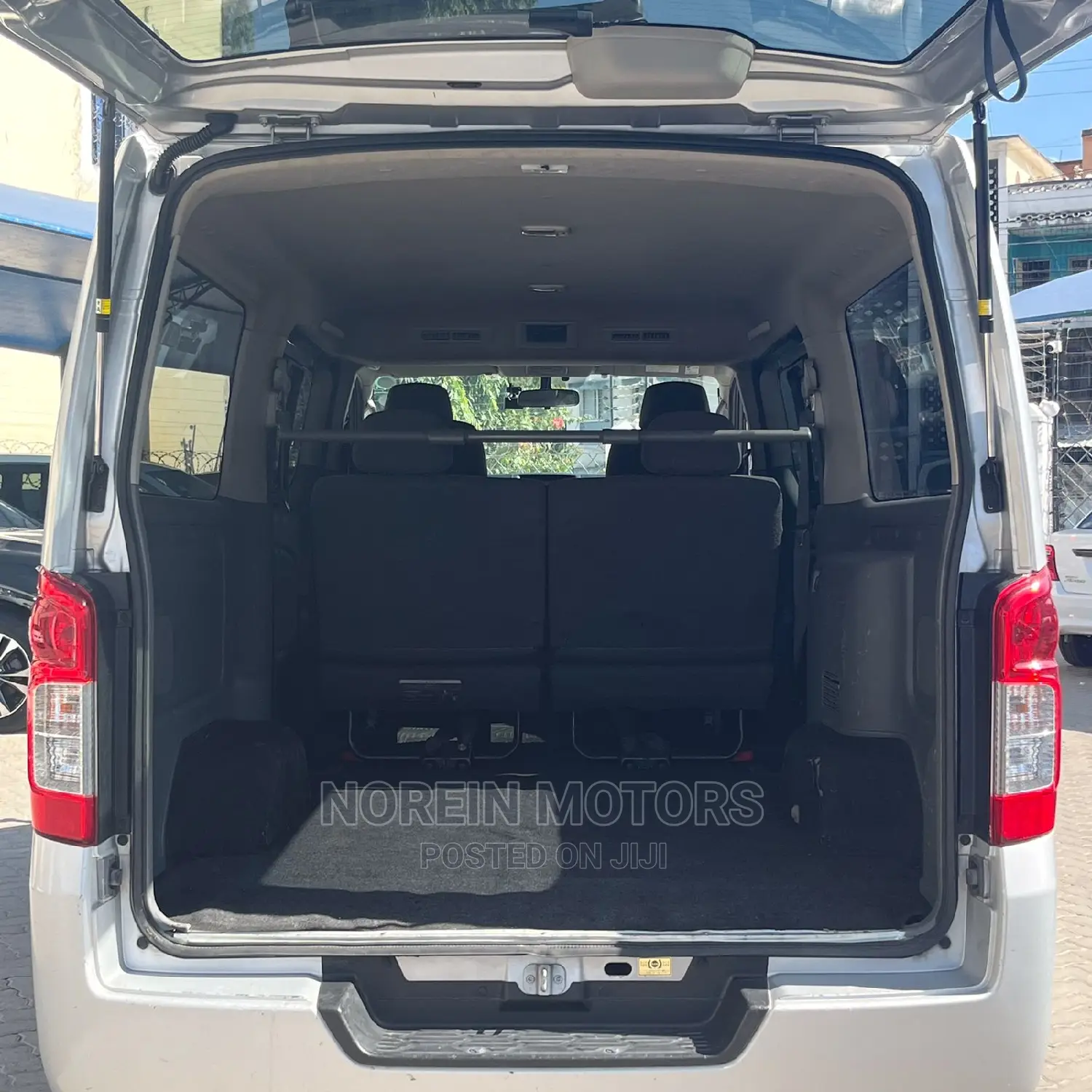 Nissan NV3500 2015 Silver