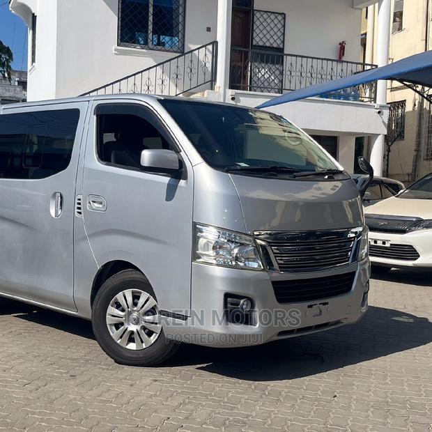 Nissan NV3500 2015 Silver - thumbnail 11