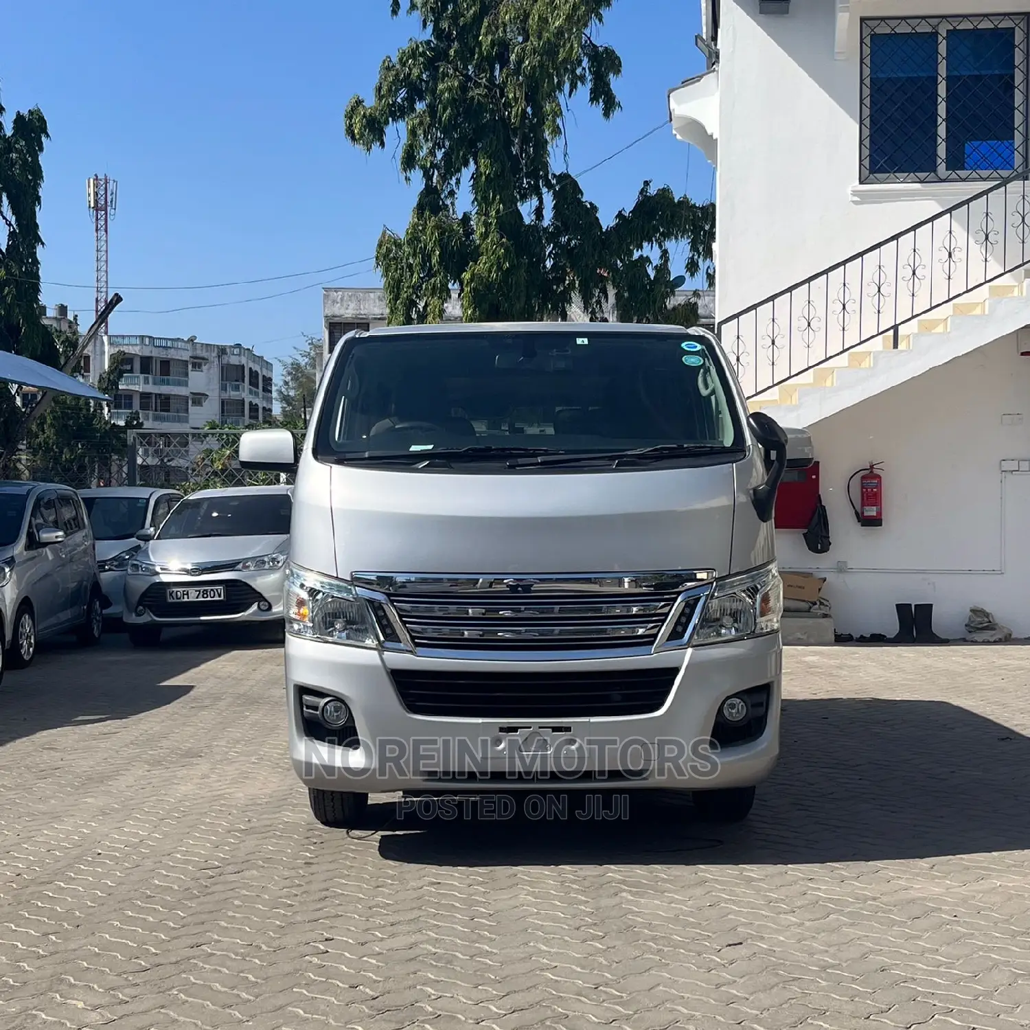 Nissan NV3500 2015 Silver