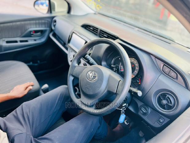 Toyota Vitz 2018 White - thumbnail 4