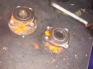 Subaru Legacy Front Hub Avairable