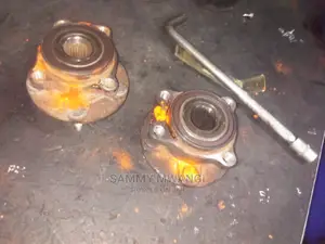 Subaru Legacy Front Hub Avairable