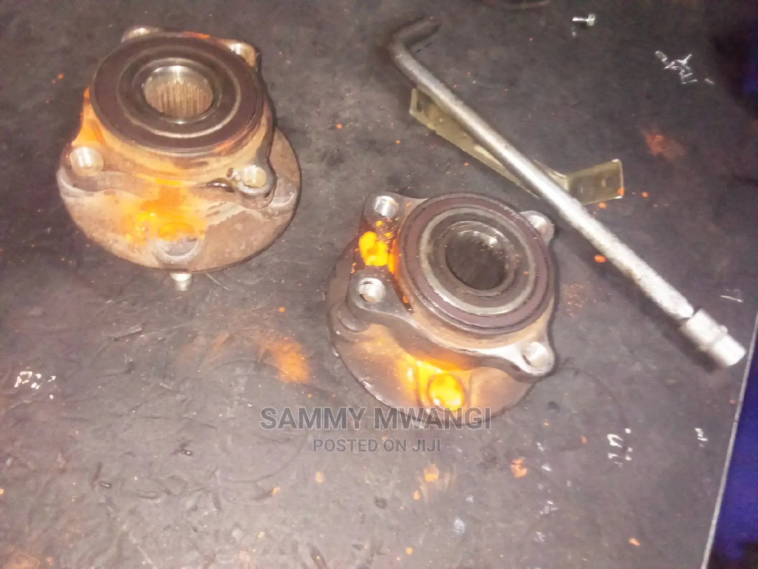 Subaru Legacy Front Hub Avairable