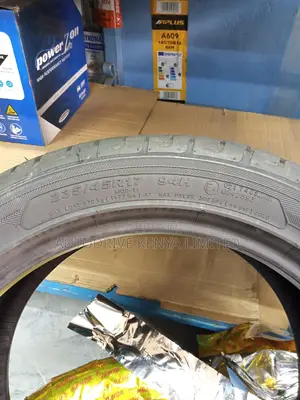 235/45r17 Kenda Tyre