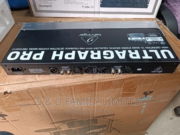 Behringer Ultragraph Pro FBQ1502 15-Band Stereo Equalizer - thumbnail 4