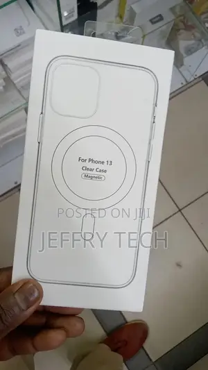 Apple Clear Case With Magsafe for iPhone 13