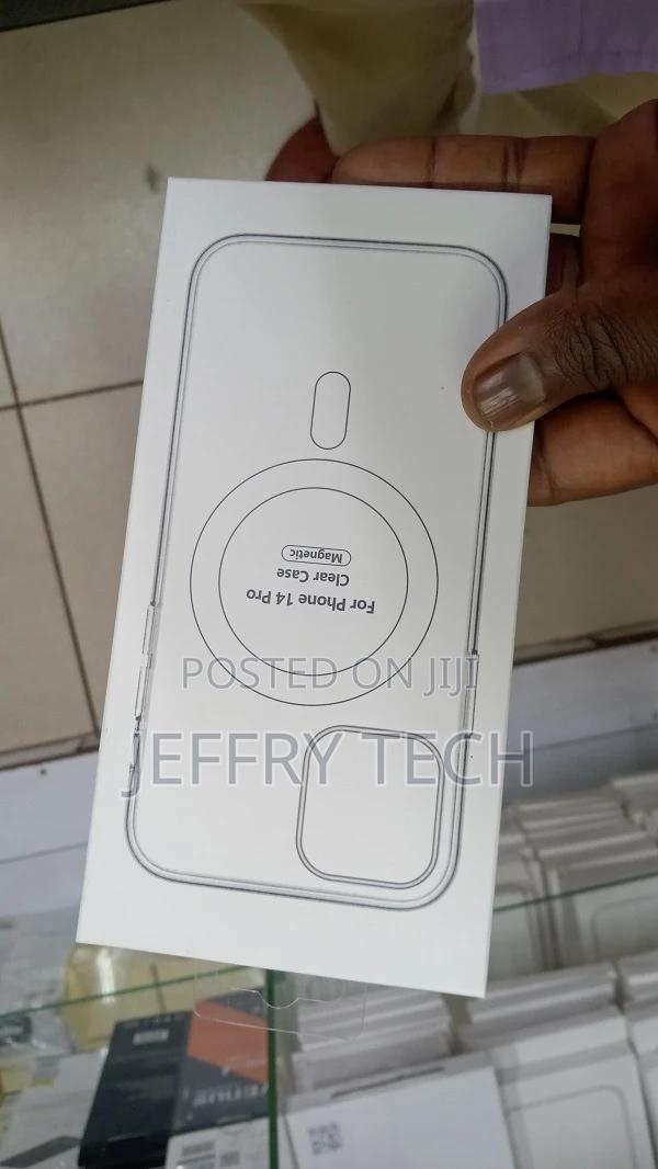 Apple iPhone 14 Pro Clear Case With Magsafe ​ - main view