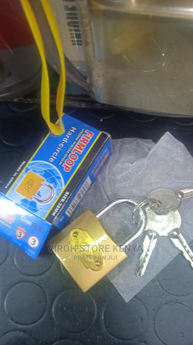 Hardcircle 32mm Padlock With Three Star Keys