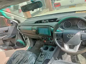 Toyota Hilux 2017 White