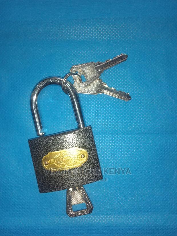 Hard Circle Small Padlock With Three Keys - main view
