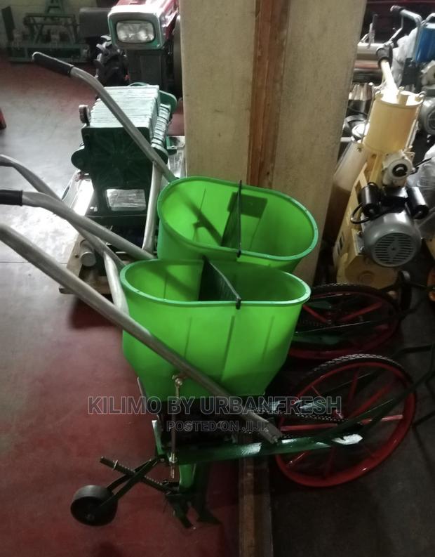 Push Seeding Planter. - thumbnail 7